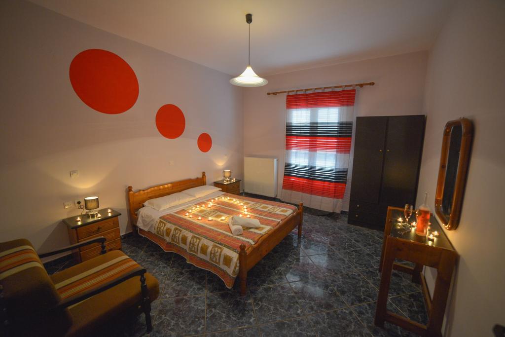 Giannis And Fridas Garden Apartment Sidari  Room photo